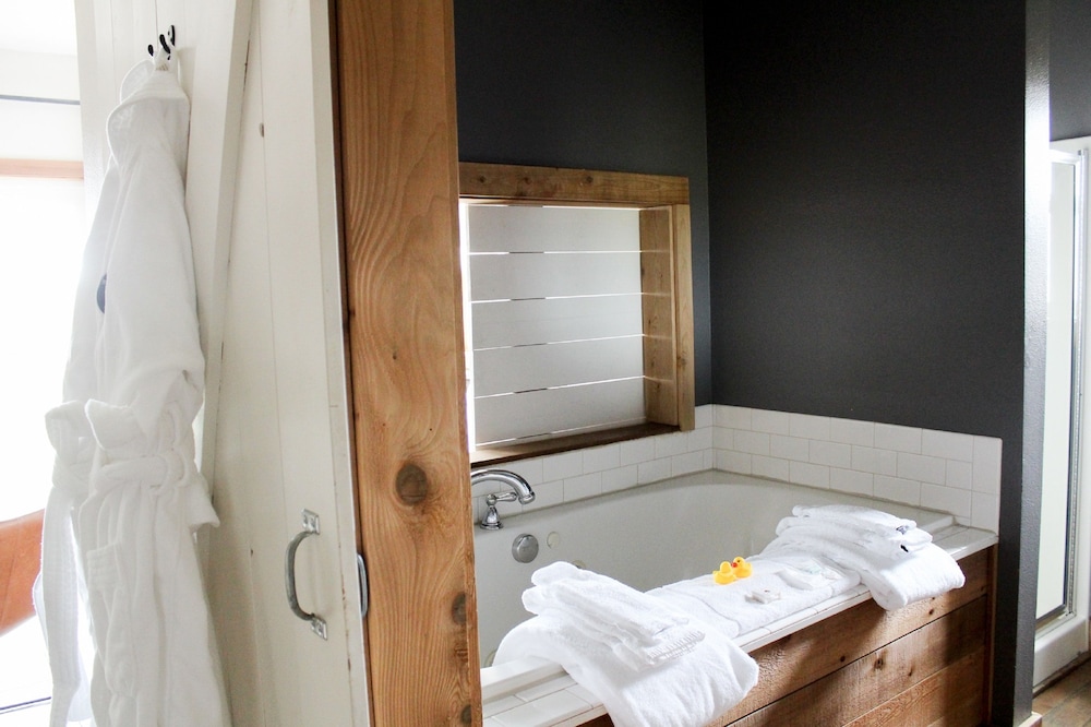 book inn at discovery coast in long beach hotels com