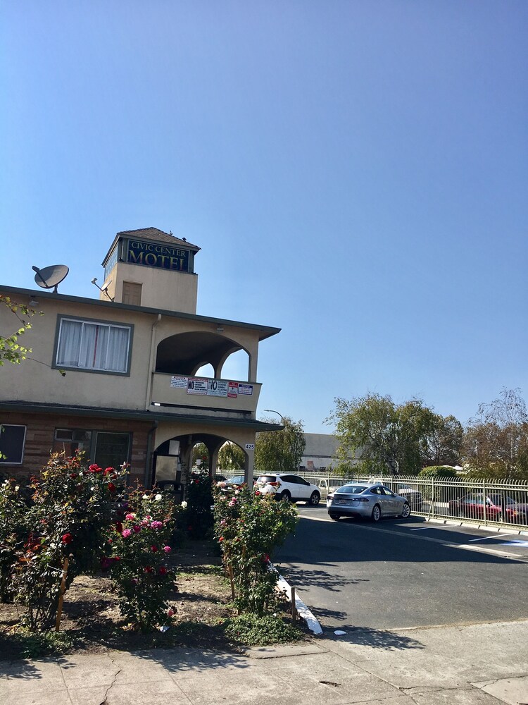 Book Civic Center Motel In Richmond Hotels Civic Center Motel Richmond Garden View
