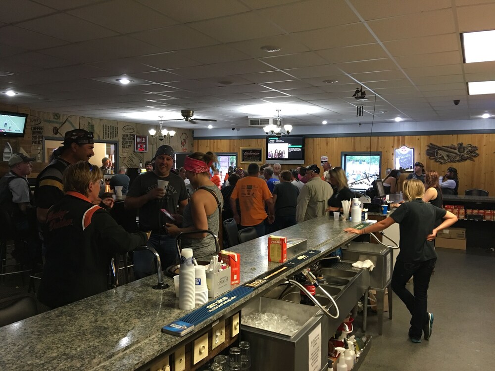 Book The Galley Hotel Bar And Grill In Webster Hotels