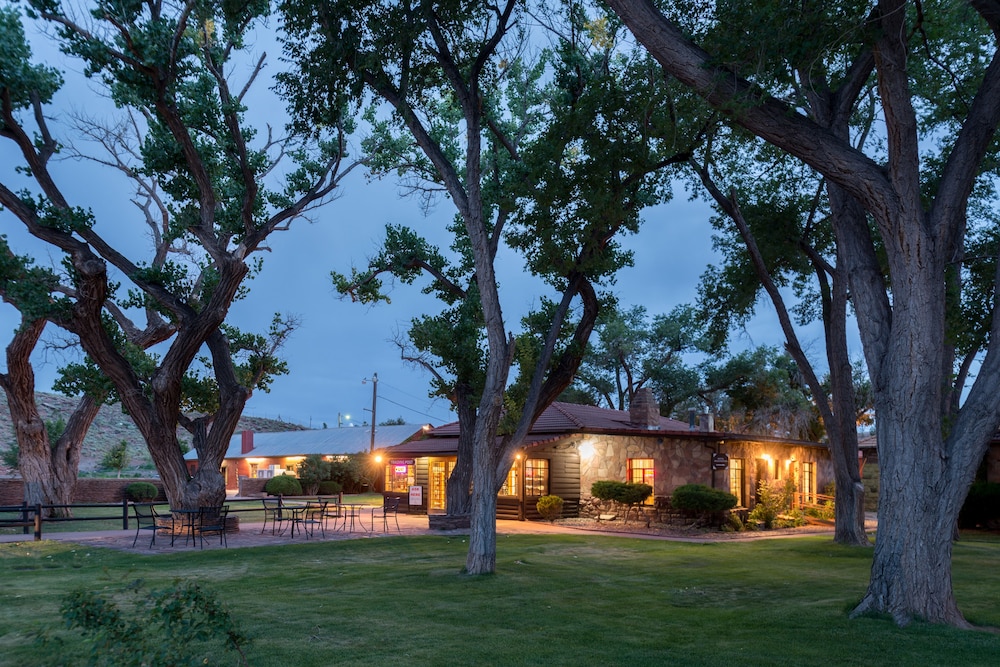 Book Thunderbird Lodge In Chinle Hotels Thunderbird Lodge Chinle