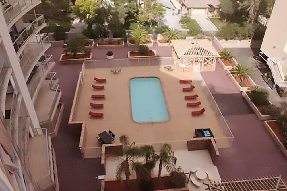 Book Aaa 3 Bedroom Convention Center Luxury Condos In Las Vegas Aaa 3 Bedroom Convention Center Luxury Condos Las Vegas Outdoor Pool
