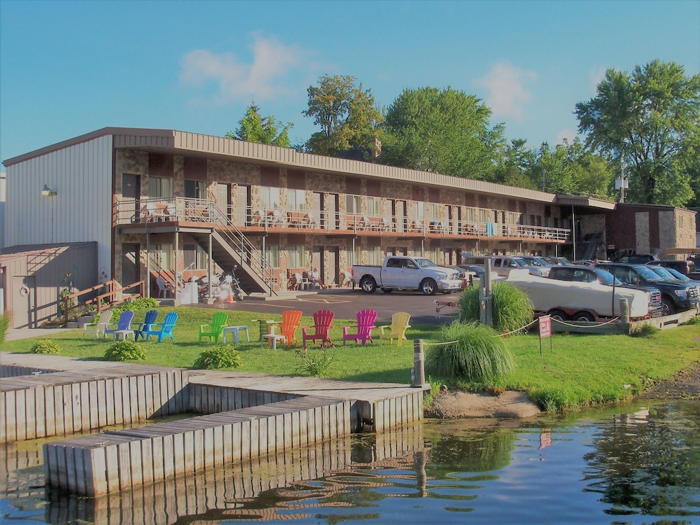 Book Otter Creek Inn In Alexandria Bay Hotels Otter Creek Inn Alexandria Bay