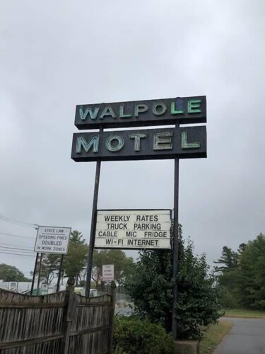 Book The Walpole Motel In Hotels The Walpole Motel Hotel Front