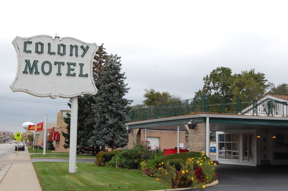 Book Colony Motel In Brookfield Hotels