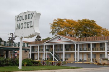 15 Closest Hotels To Brookfield Zoo In