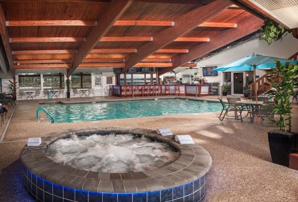 Book Cape Ann S Marina Resort In Gloucester Hotels Cape Ann S Marina Resort Gloucester Indoor Spa Tub