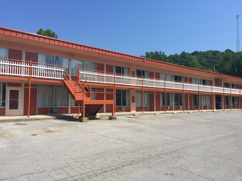 Book Daniel Boone Motor Inn In Pikeville Hotels Daniel Boone Motor Inn Pikeville