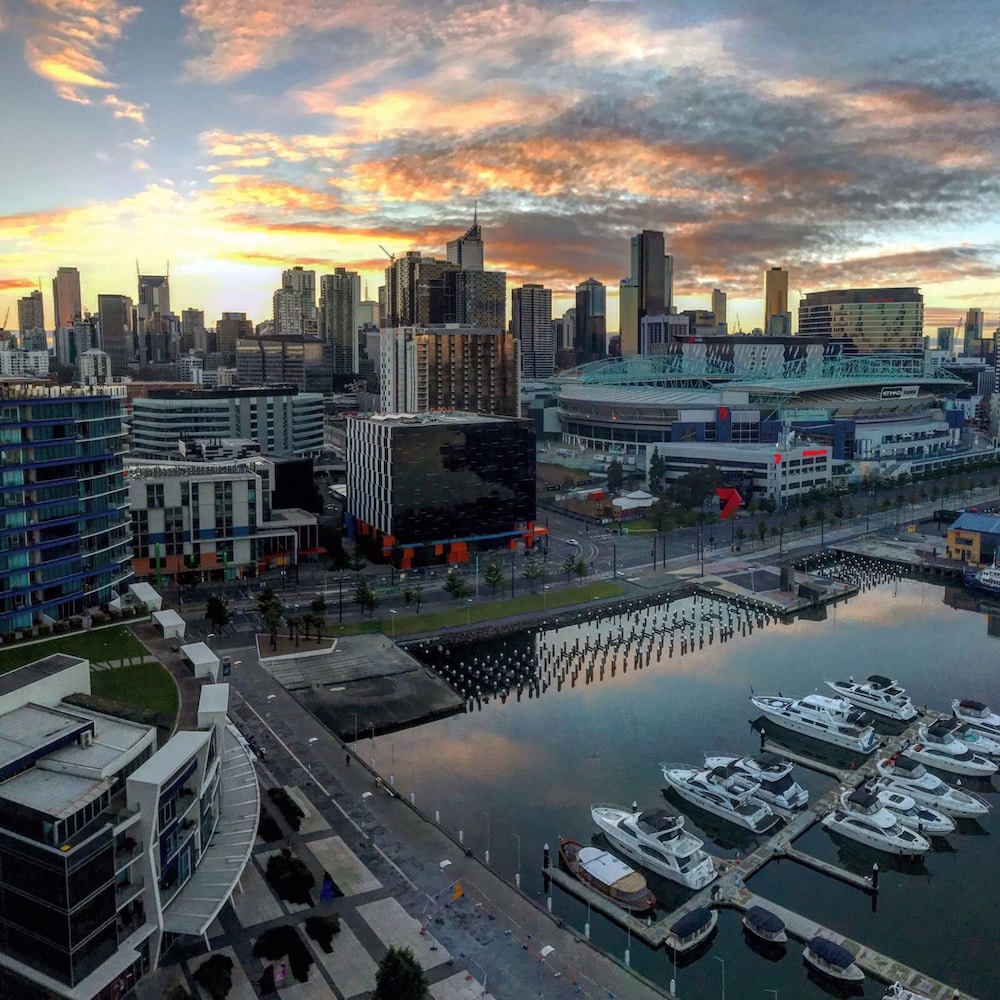 Book Apartment View Docklands Melbourne In Hotels Apartment View Docklands Melbourne