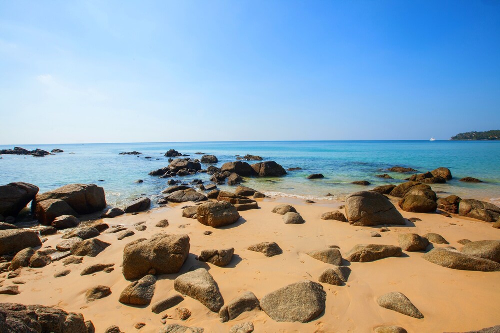 スリン ビーチ リゾート チューン タレー の宿泊予約 ホテルズドットコム