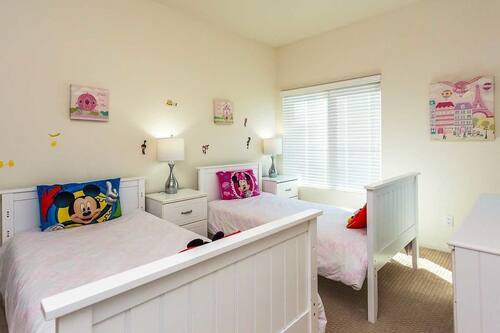 احجز منزل من 3 غرف نوم بمنطقة منتجع أناهايم في أناهاي قارن أسعار الفنادق في أناهاي