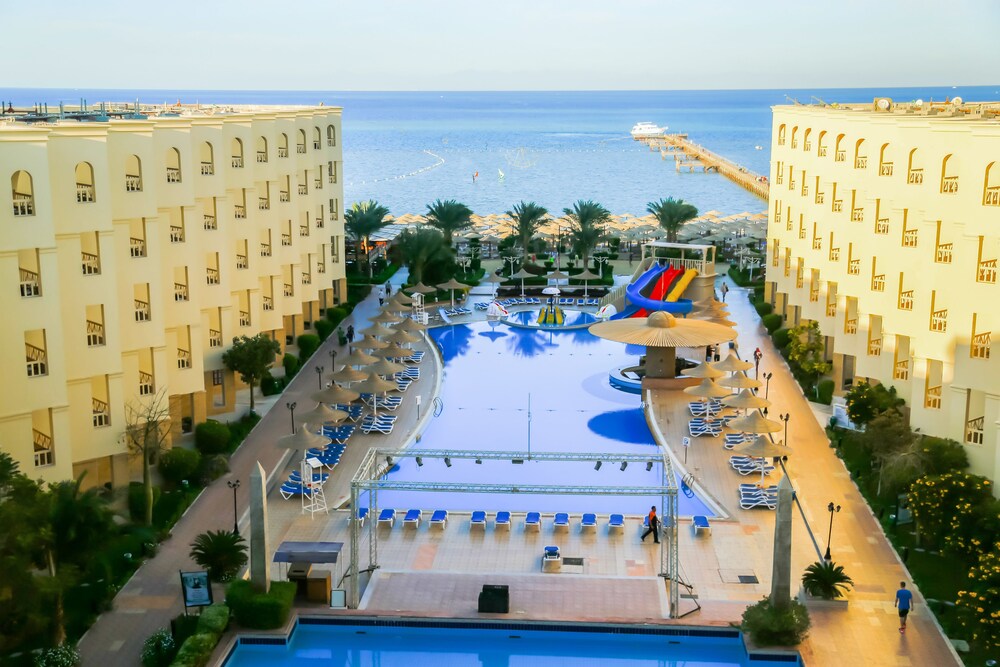 Book Amc Royal Hotel In Hurghada Hotels Amc Royal Hotel Hurghada