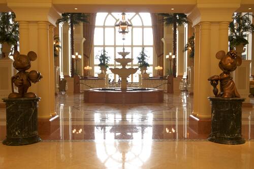 東京ディズニーランド ホテル ディズニーランドの近くに位置してレストランを併設した4つ星ホテル 宿泊予約はホテルズドットコム 東京ディズニーランド ホテル ディズニーランドの近くに位置してレストランを併設した4つ星ホテル 宿泊予約はホテルズドットコム