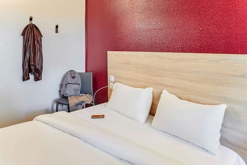 Hotelf1 Paris Saint Ouen Flea Market Hotel In Saint Ouen Hotels Com