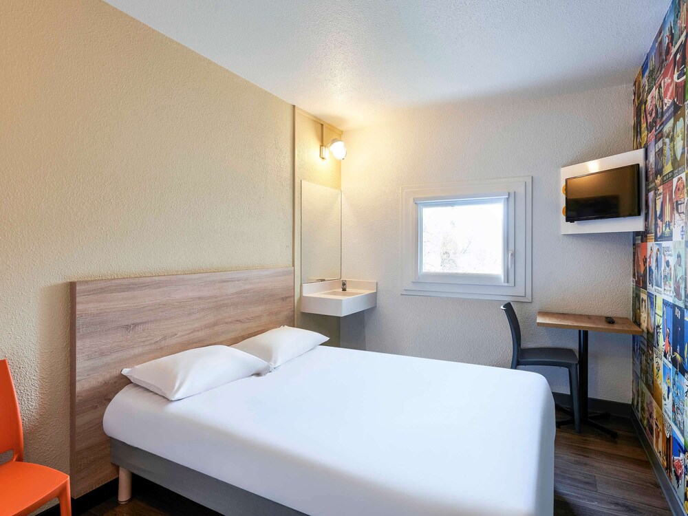 Book Hotelf1 Paris Porte De Montreuil In Bagnolet Hotels Com