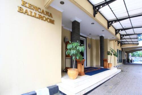 Book Puri Jaya Hotel In Jakarta Hotels Com Book Puri Jaya Hotel In Jakarta Hotels Com