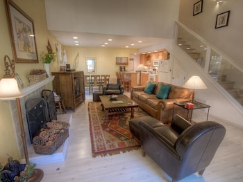 Foto del Completely Updated Forest Pines Condo by RedAwning en Incline Village