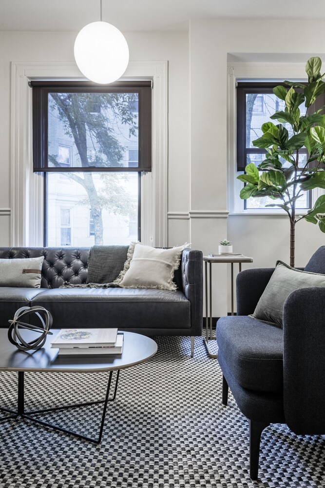 Boston Fenway Inn By Found Boston Info Photos Reviews Book At Hotels Com