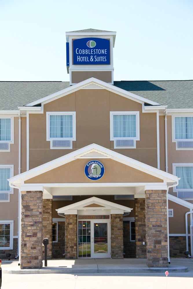 Book Cobblestone Hotel Suites Devils Lake In Devils Lake Hotelscom