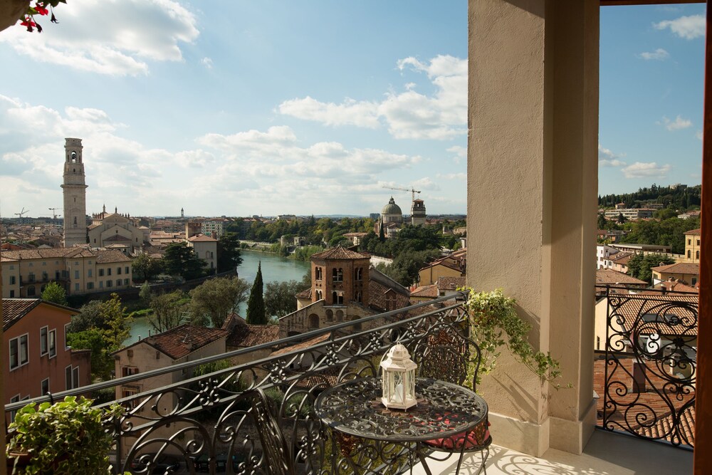 Altana di verona relais di charme (verona, italy), verona hotel ... Soveværelse tv