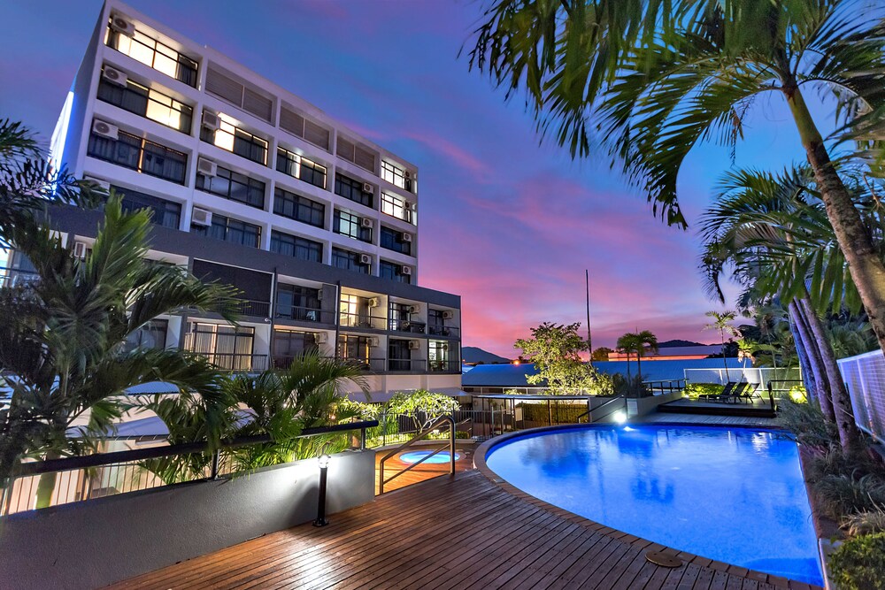 Sunshine Tower Hotel Cairns Australia S Sunshine Tower Hotel Cairns