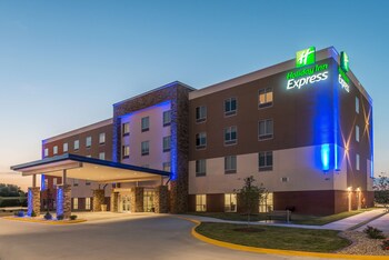 15 Closest Hotels To The Gardens At Siue In Edwardsville