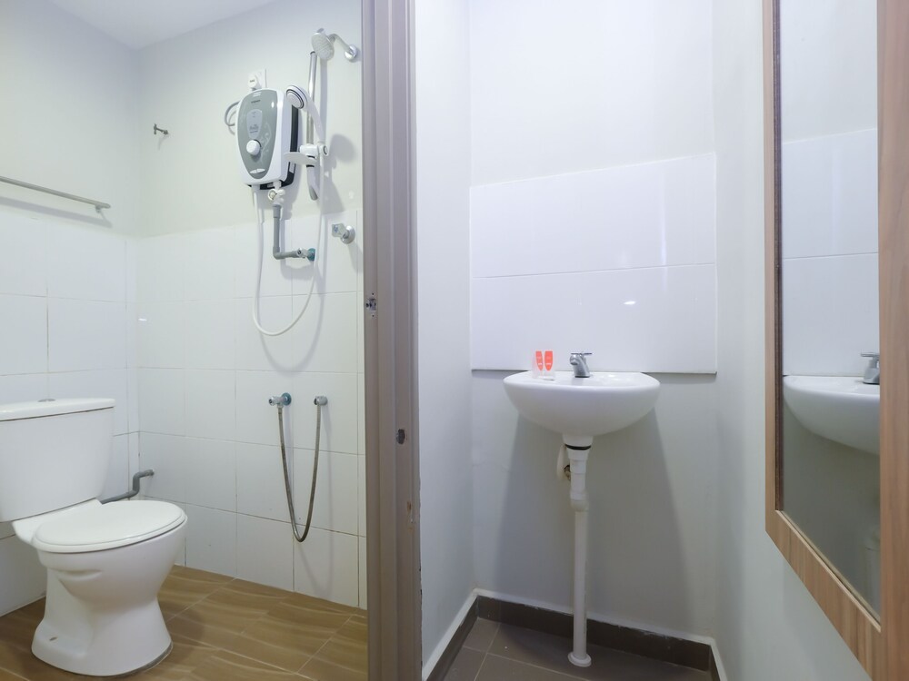 Oyo 89442 24 Seven Hotel Kuantan Updated Price Reviews Hd Photos Hotels Com