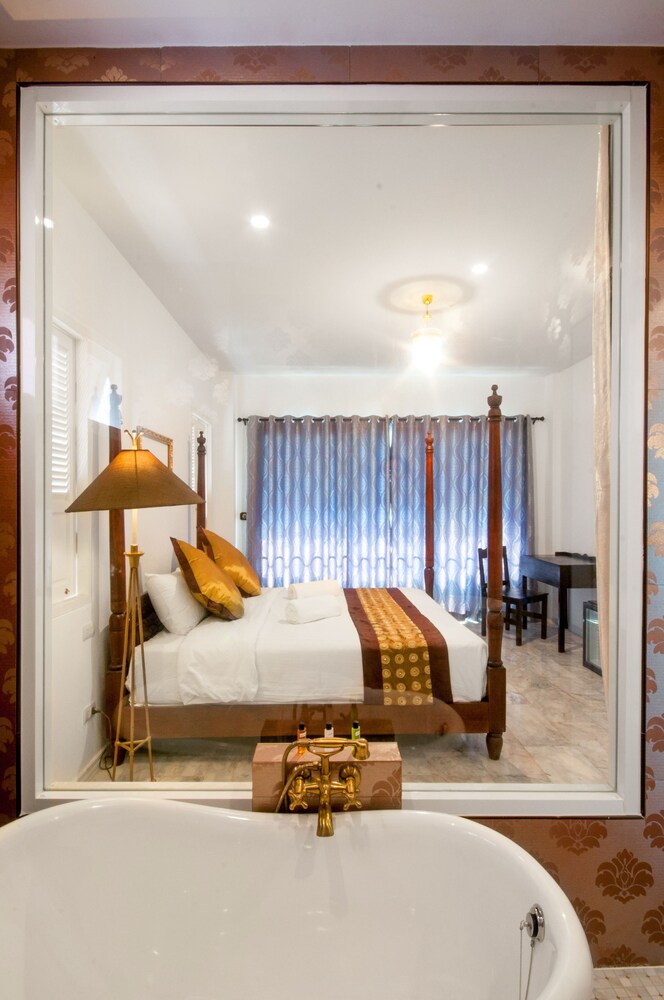 Book Dharasom Colonial House In Bangkok Hotels Com