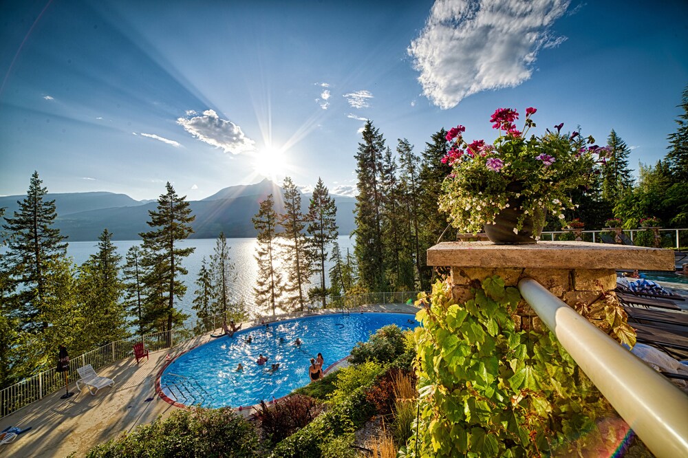 Book Halcyon Hot Springs Village Spa In Nakusp Hotels Com