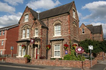 15 Closest Hotels To York Barbican In