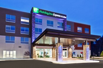 Top 10 Emerson Hotels Near Lakepoint Sports Georgia