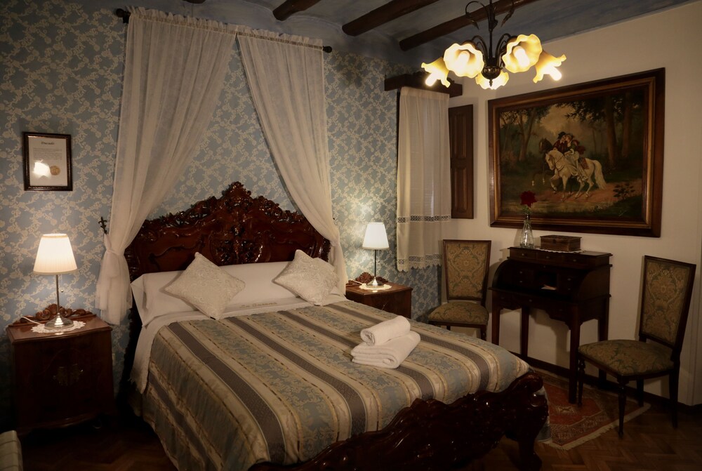 La Casona Casa Rural In Urrea De Gaen Book On Hotels Com
