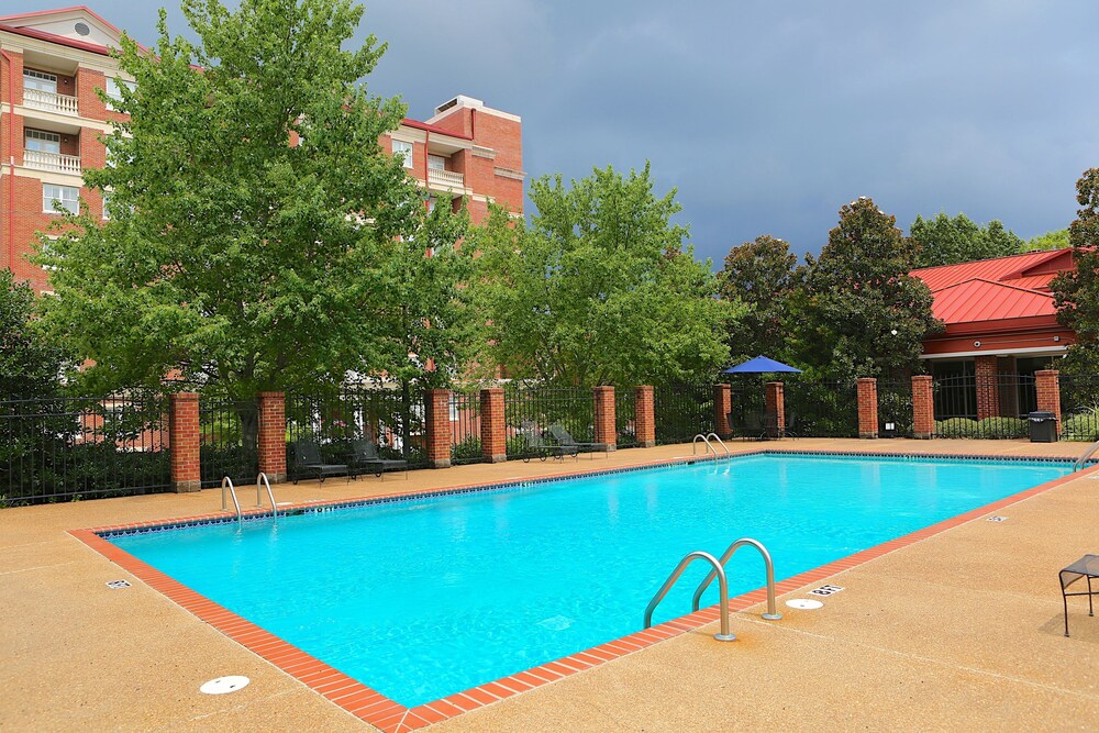 Book The Inn At Ole Miss In Oxford Hotels The Inn At Ole Miss University Pool