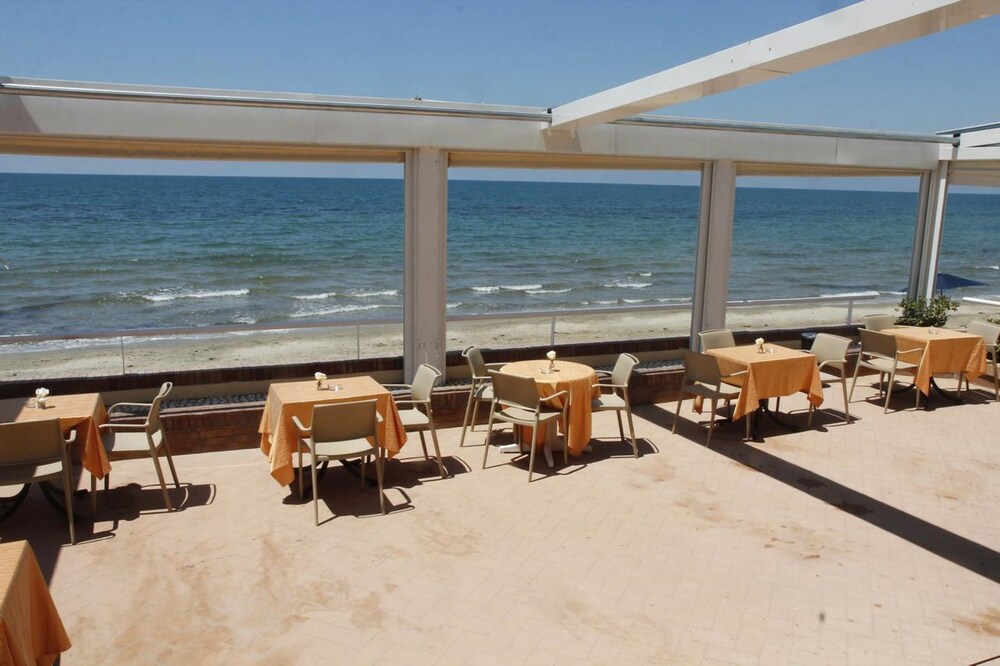 Book Hotel La Darsena In Agropoli Hotels Com