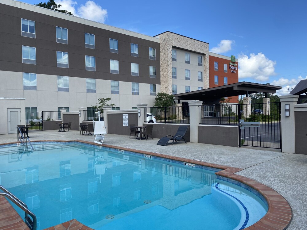Book Holiday Inn Express PinevilleAlexandria Area, an IHG Hotel in