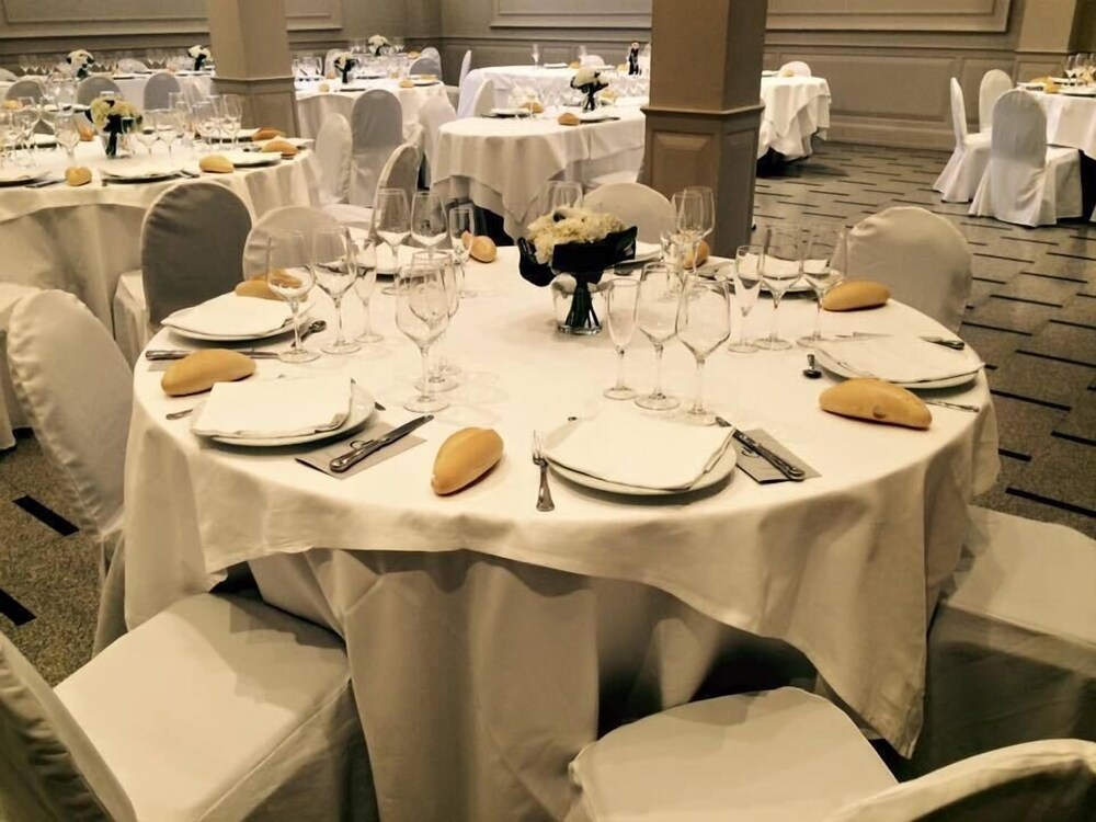 Hotel Ciudad De Calahorra Calahorra Info Photos Reviews Book At Hotels Com