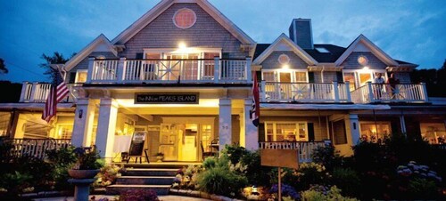 Book Inn On Peaks Island In Hotels Inn On Peaks Island Hotel Front Evening Night