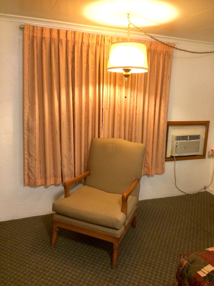Book Connell Inn And Suites In Hotels Connell Inn And Suites Clic Room 1 Queen Bed Guest
