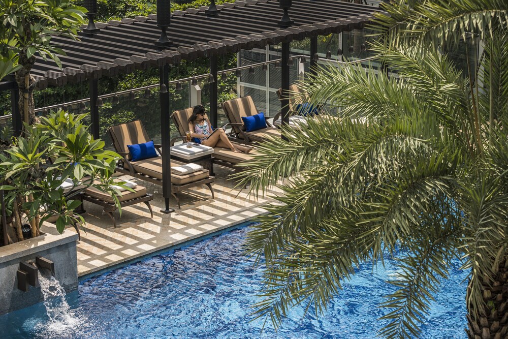 Book Four Seasons Hotel Jakarta in Jakarta