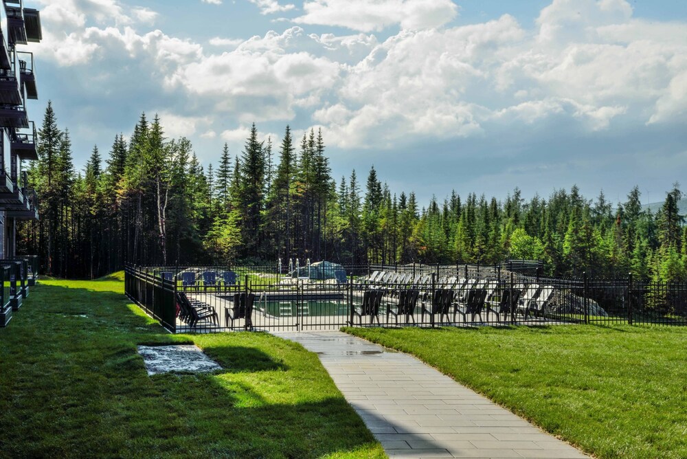 Book La Cache du Domaine, by C Hôtels in Thetford Mines