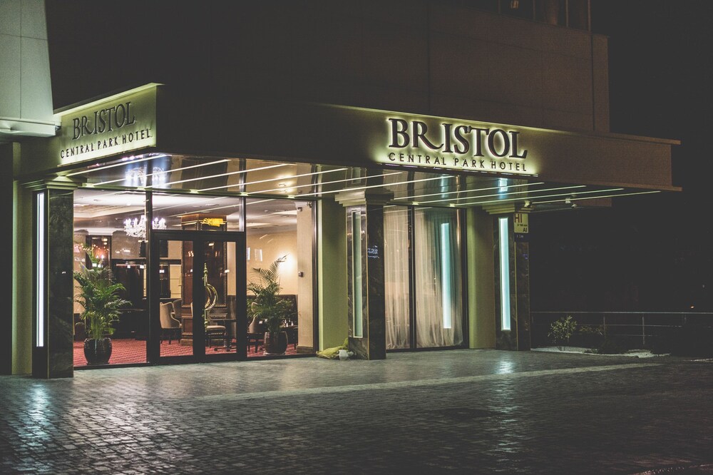 Book Bristol Central Park Hotel In Chisinau Hotels Bristol Central Park Hotel Chisinau