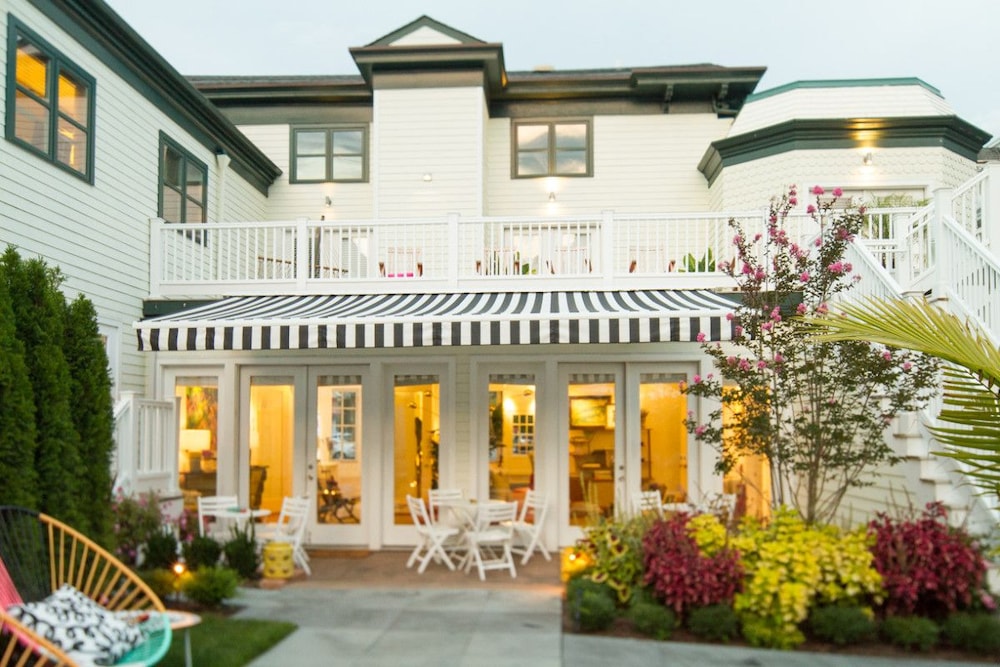 Book The Gallery Hotel in Greenport
