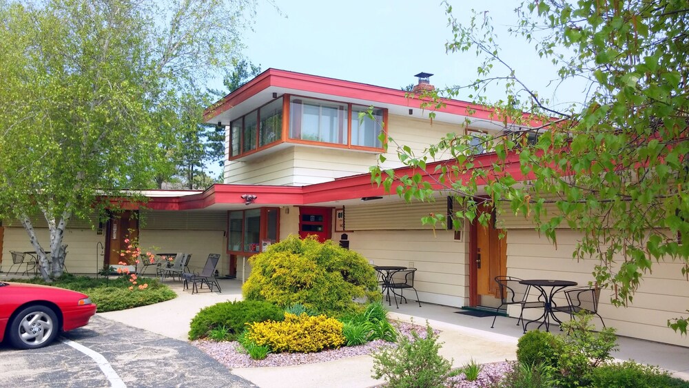 Book The Usonian Inn In Spring Green Hotels