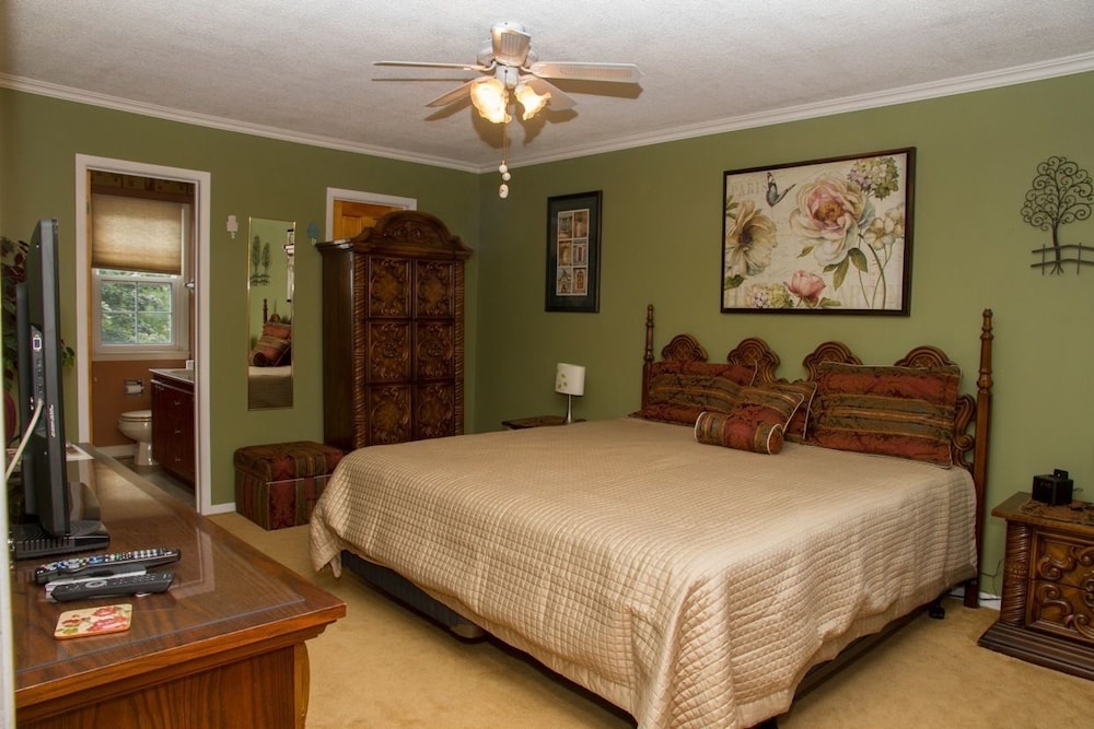 Book Heath Haven Bed And Breakfast In Port Perry Hotels Heath Haven Bed And Breakfast Port Perry