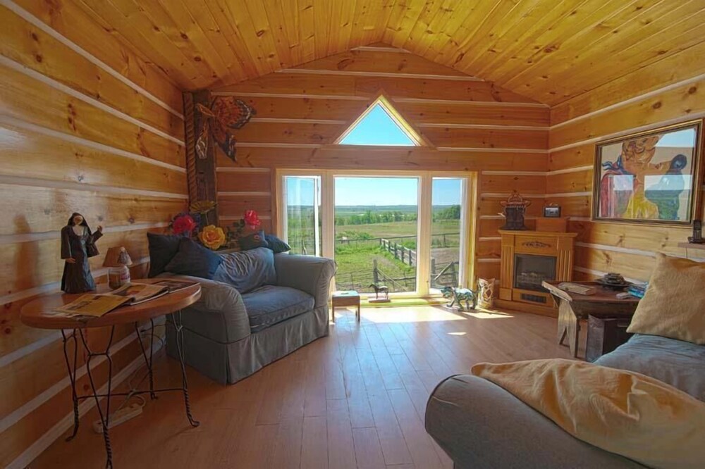 Book Bed And Breakfast At The Ranch In Port Perry Hotels Bed And Breakfast At The Ranch Port Perry Lobby Lounge