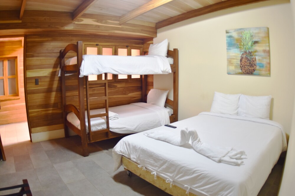 基隆住宿親子宜蘭住宿便宜的地方奧拉民宿 青年旅舍 Casa Aura Hostel 塔瑪琳多浸泡天然泉水 嘉義住宿 網有空房可帶寵物機場接駁