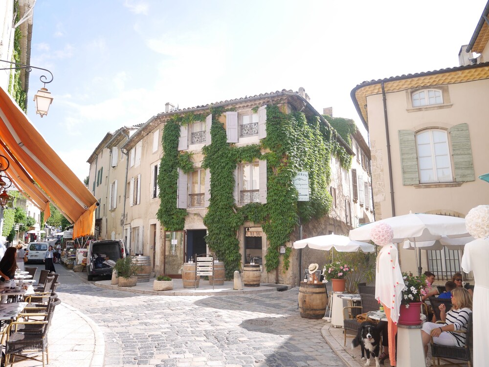 Book La Maison De Place Lourmarin In Hotels La Maison De Place Lourmarin Hotel Front