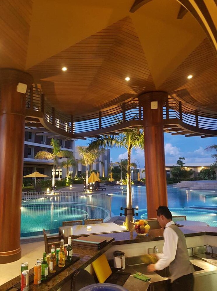 The Bayleaf Cavite (General Trias, Philippines), General Trias hotel