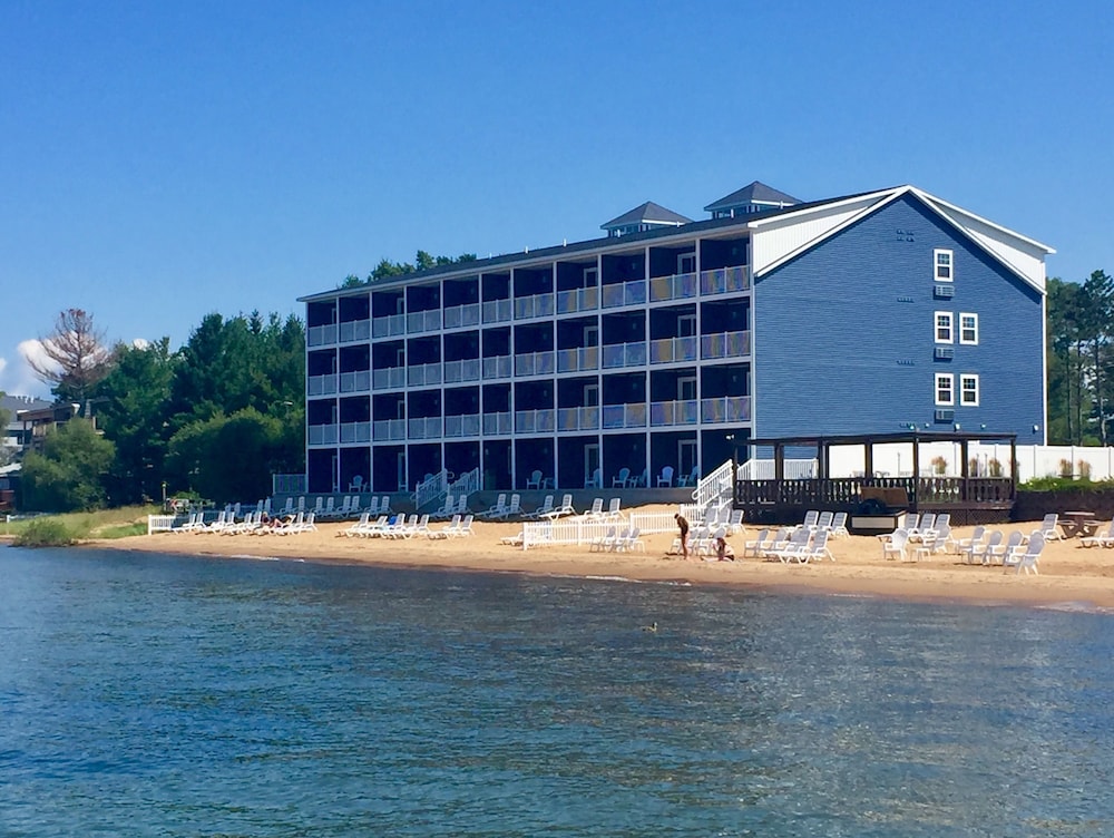 The Baywatch Resort Traverse City United States Of America The Baywatch Resort Traverse City
