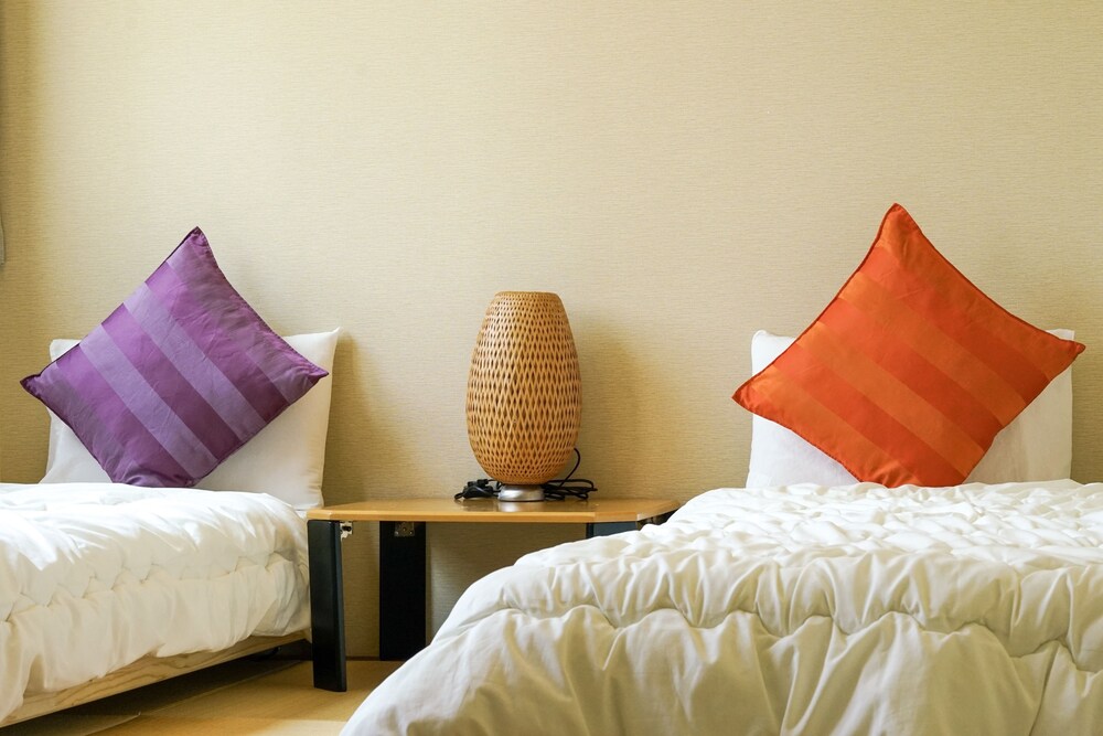 Book Bonfire Hostel Osaka In Osaka Hotels Com