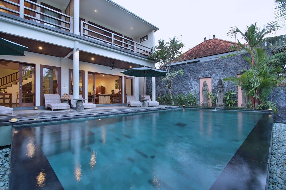 勒根奢华别墅酒店, 乌布, 天然游泳池